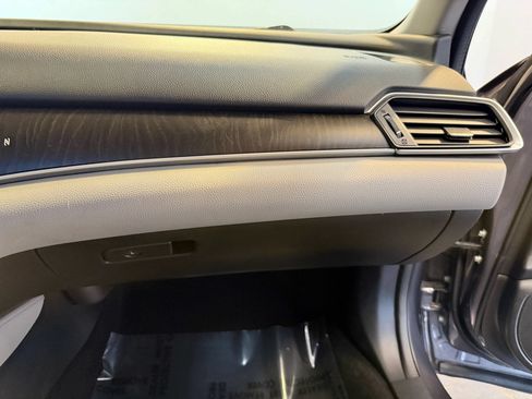 Used 2018 Honda Accord Touring image 30