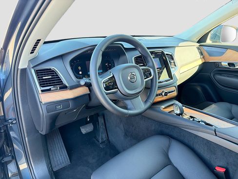 Used 2025 Volvo XC90 B5 Plus w/ Protection Package Premier image 27