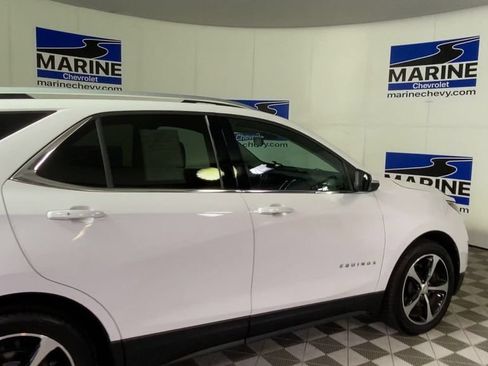 Used 2019 Chevrolet Equinox LT FWD image 2