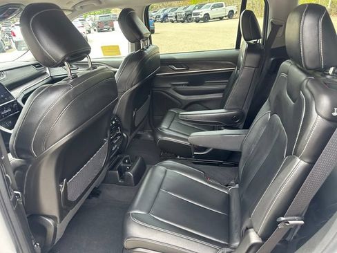 Used 2023 Jeep Grand Cherokee L Limited w/ Black Appearance Package AWD/4WD image 18