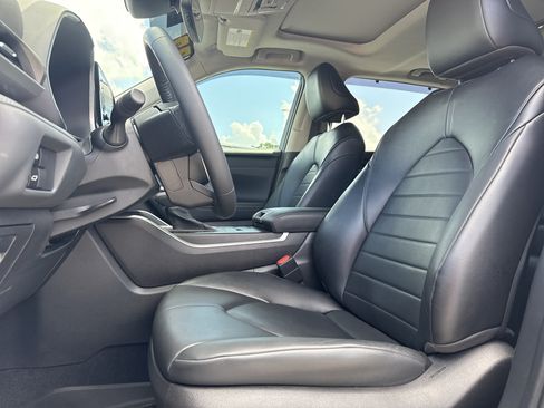 Used 2022 Toyota Highlander XLE FWD image 26