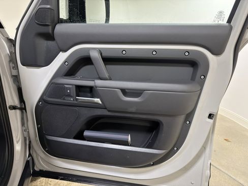 New 2026 Land Rover Defender 110 X-Dynamic SE image 23