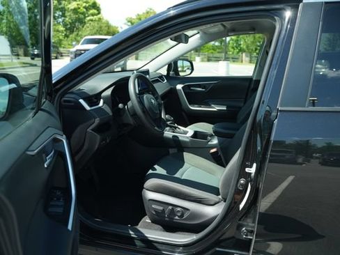 Used 2024 Toyota RAV4 XLE FWD image 12
