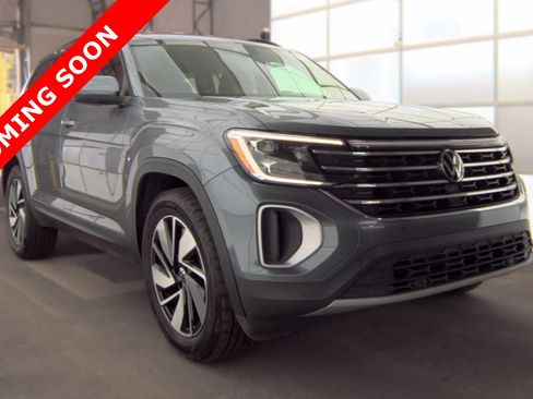 Used 2024 Volkswagen Atlas SE AWD/4WD image 3