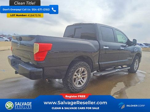 Used 2017 Nissan Titan SV image 4