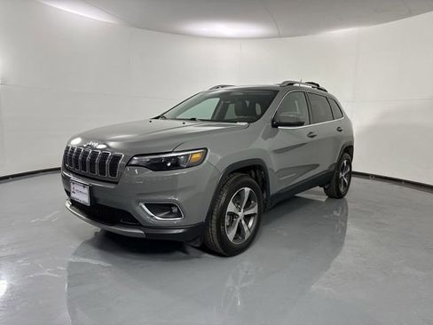 Used 2019 Jeep Cherokee Limited image 2