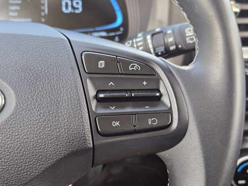 Used 2025 Hyundai Venue SEL FWD image 29