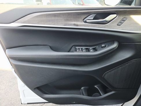 New 2025 Jeep Grand Cherokee Limited image 27