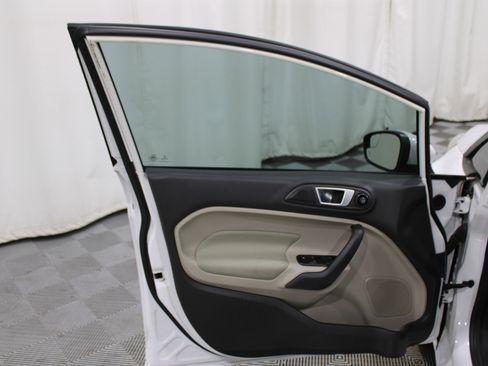 Used 2014 Ford Fiesta SE w/ Comfort Package image 6