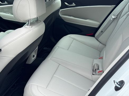 Used 2025 Genesis G70 2.5T RWD image 20