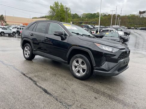 Certified 2022 Toyota RAV4 LE AWD/4WD image 6