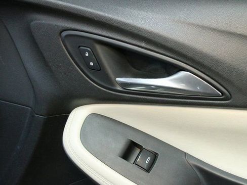 Used 2020 Buick Encore GX Select image 9