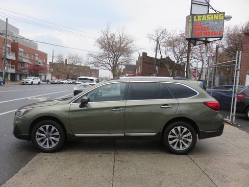 Used 2018 Subaru Outback 2.5i Touring image 6