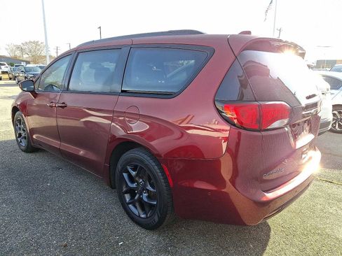 Used 2019 Chrysler Pacifica Touring-L Plus w/ Advanced Safetytec Group image 4