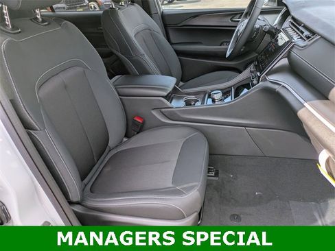 New 2025 Jeep Grand Cherokee L Laredo w/ Luxury Tech Group I image 28