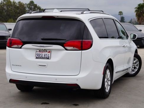 Used 2020 Chrysler Pacifica Touring-L image 7