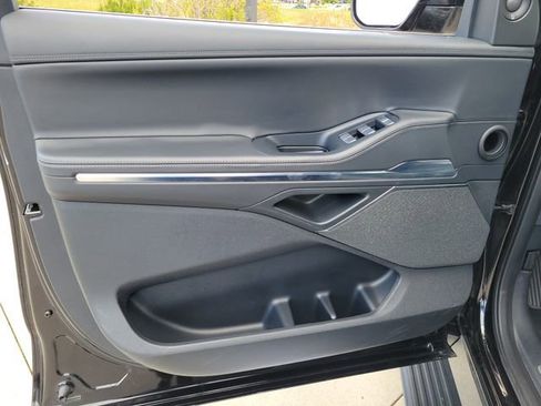 Certified 2025 Lincoln Navigator Reserve AWD/4WD image 7