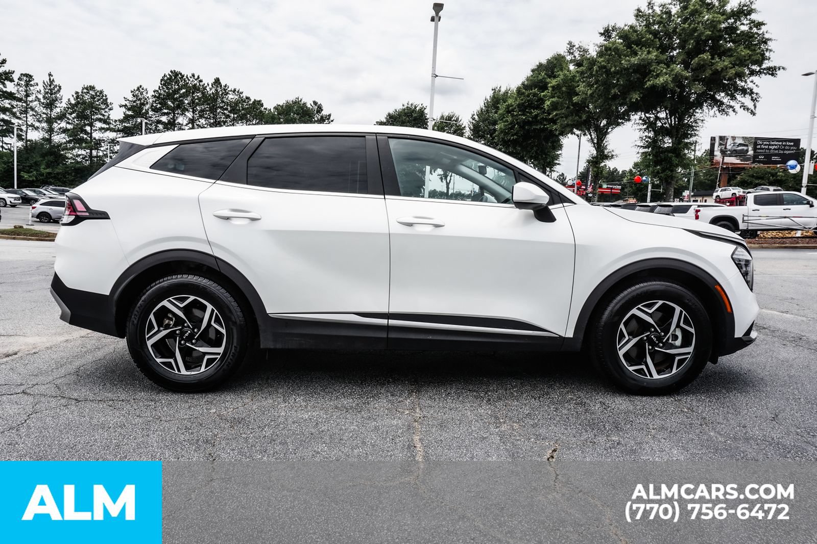 Used 2025 Kia Sportage LX FWD image 10