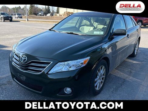 Used 2011 Toyota Camry XLE w/ SE/XLE Extra-Value Pkg image 1