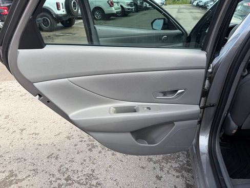Used 2023 Hyundai Elantra SEL FWD image 9
