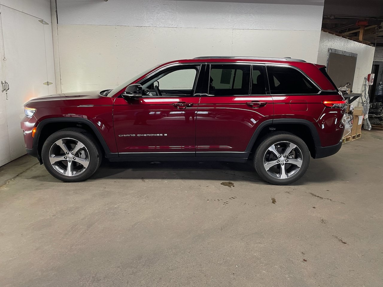 Used 2023 Jeep Grand Cherokee Limited AWD/4WD image 6
