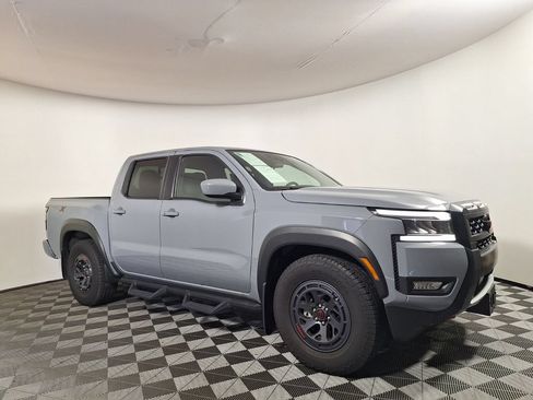 Used 2025 Nissan Frontier Pro-X RWD image 3