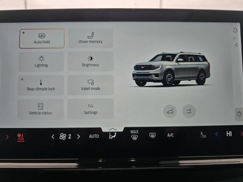 Used 2025 Ford Expedition Platinum image 32