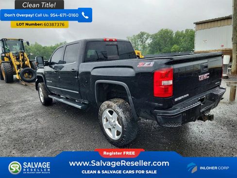 Used 2015 GMC Sierra 2500 Denali w/ Duramax Plus Package RWD image 3