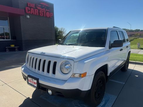 Used 2014 Jeep Patriot Sport image 2