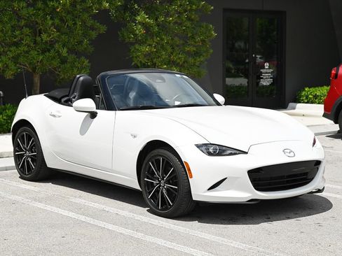 Used 2024 MAZDA MX-5 Miata Grand Touring w/ Weather Package image 3
