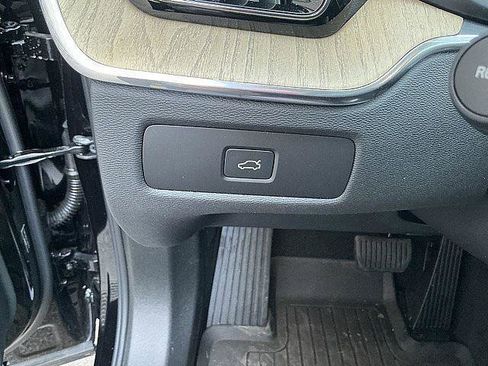New 2026 Volvo XC60 B5 Plus w/ Climate Package AWD/4WD image 17