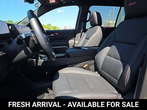 Used 2025 Chevrolet Traverse Z71 w/ Enhanced Driving Package AWD/4WD image 9