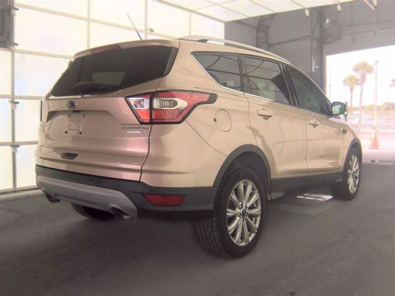 Used 2017 Ford Escape Titanium FWD image 5