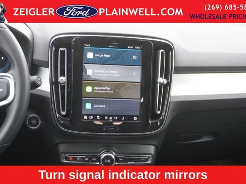 Used 2024 Volvo XC40 B5 Core image 16