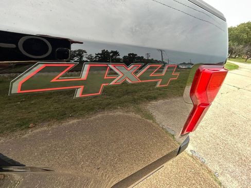 Used 2018 Ford F150 Lariat w/ Equipment Group 502A Luxury AWD/4WD image 17