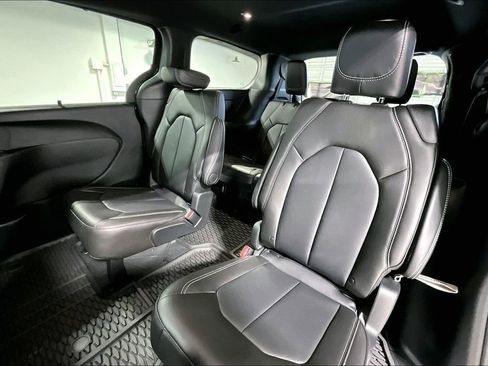 New 2026 Chrysler Pacifica Select image 18