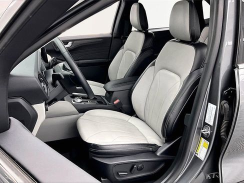 Used 2025 Ford Escape SE w/ PHEV Premium Package image 25