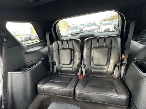 Used 2018 Ford Explorer Platinum image 25