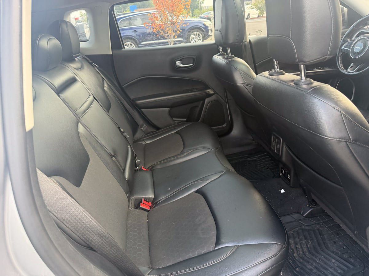 Used 2018 Jeep Compass Latitude w/ Popular Equipment Group AWD/4WD image 9
