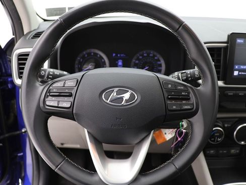 Used 2022 Hyundai Venue SEL image 18
