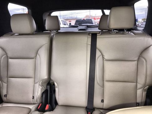 Used 2023 Chevrolet Traverse LT w/ LPO, Floor Liner Package FWD image 20