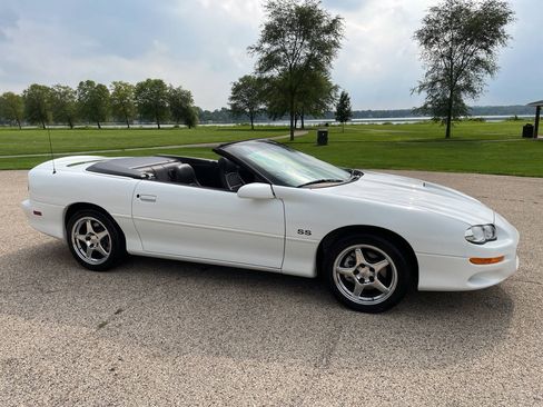 Used 2002 Chevrolet Camaro Z28 w/ SS Performance/Appearance Pkg RWD image 81