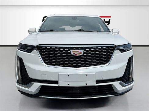 Used 2022 Cadillac XT6 Premium Luxury image 2