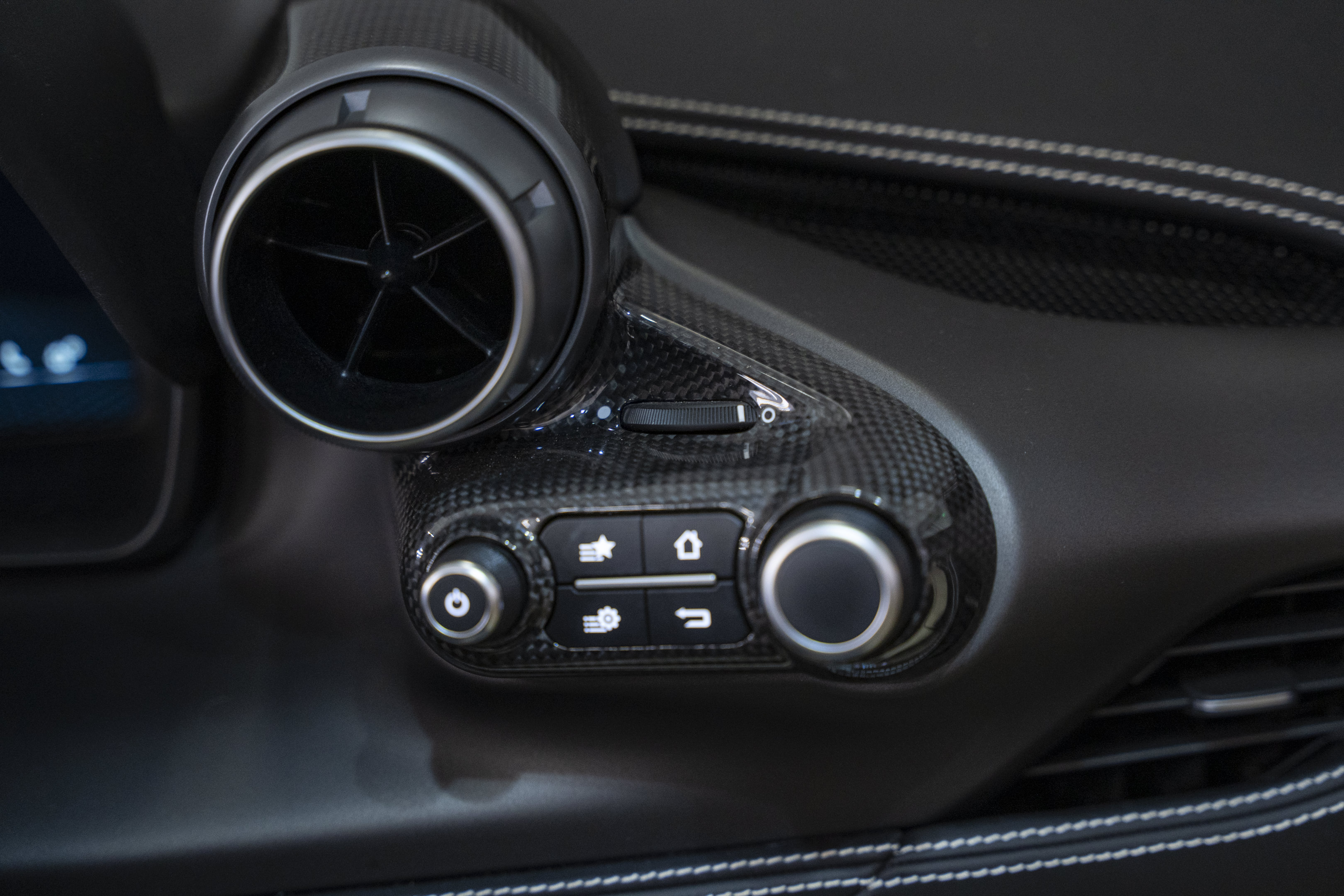 Used 2023 Ferrari F8 Tributo RWD image 59