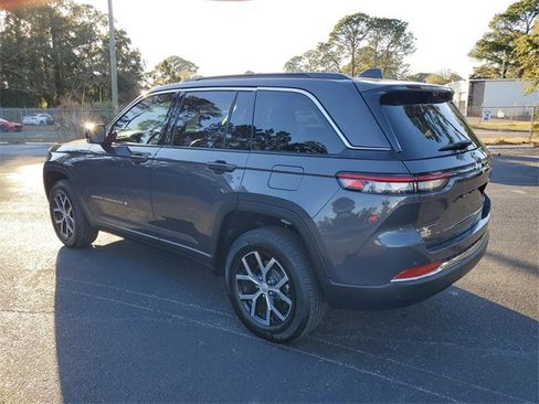 Used 2025 Jeep Grand Cherokee Limited w/ Luxury Tech Group II image 4