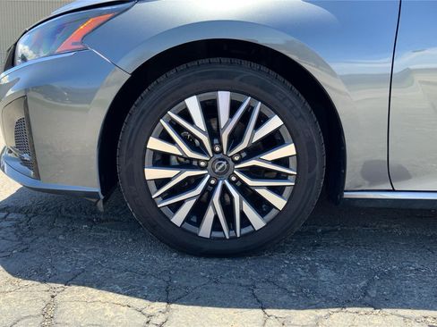Used 2024 Nissan Altima 2.5 SV FWD image 29