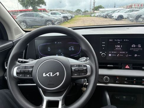 Used 2025 Kia Sportage LX FWD image 28