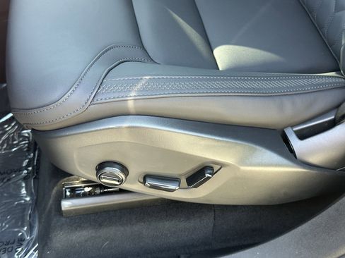 Certified 2025 Volvo XC90 B6 Plus image 28