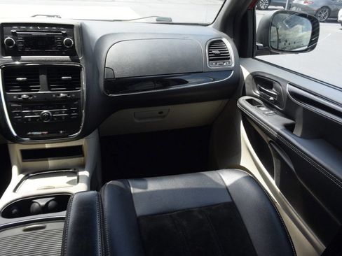 Used 2015 Dodge Grand Caravan SXT image 35