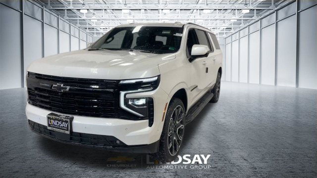 Used 2025 Chevrolet Suburban RST w/ RST Capability Package AWD/4WD image 5